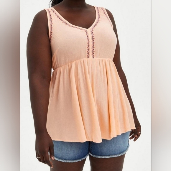 torrid Tops - Nwt Torrid EMBROIDERED BABYDOLL - CRINKLE GAUZE